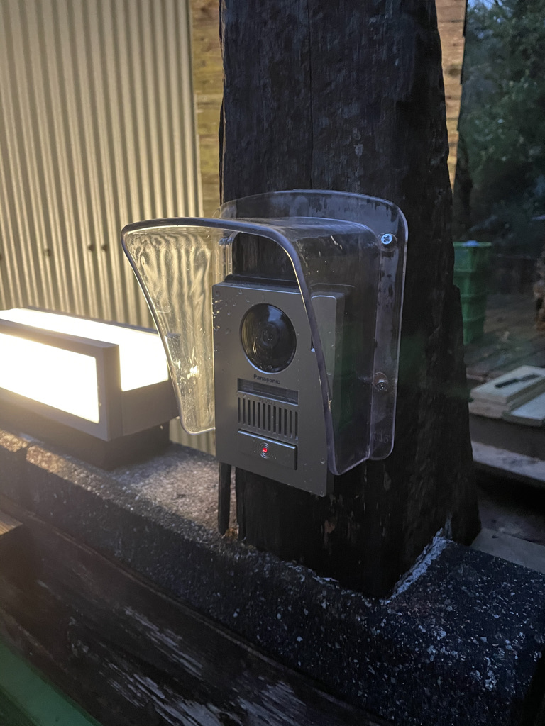 取り付けたインターホンカバー