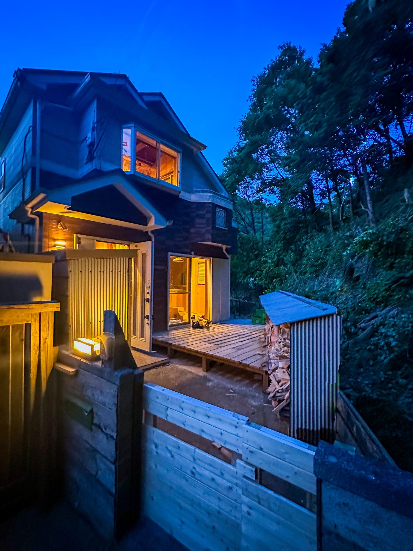 マキタ充電式チェンソーでの伐採作業と夕暮れの風景